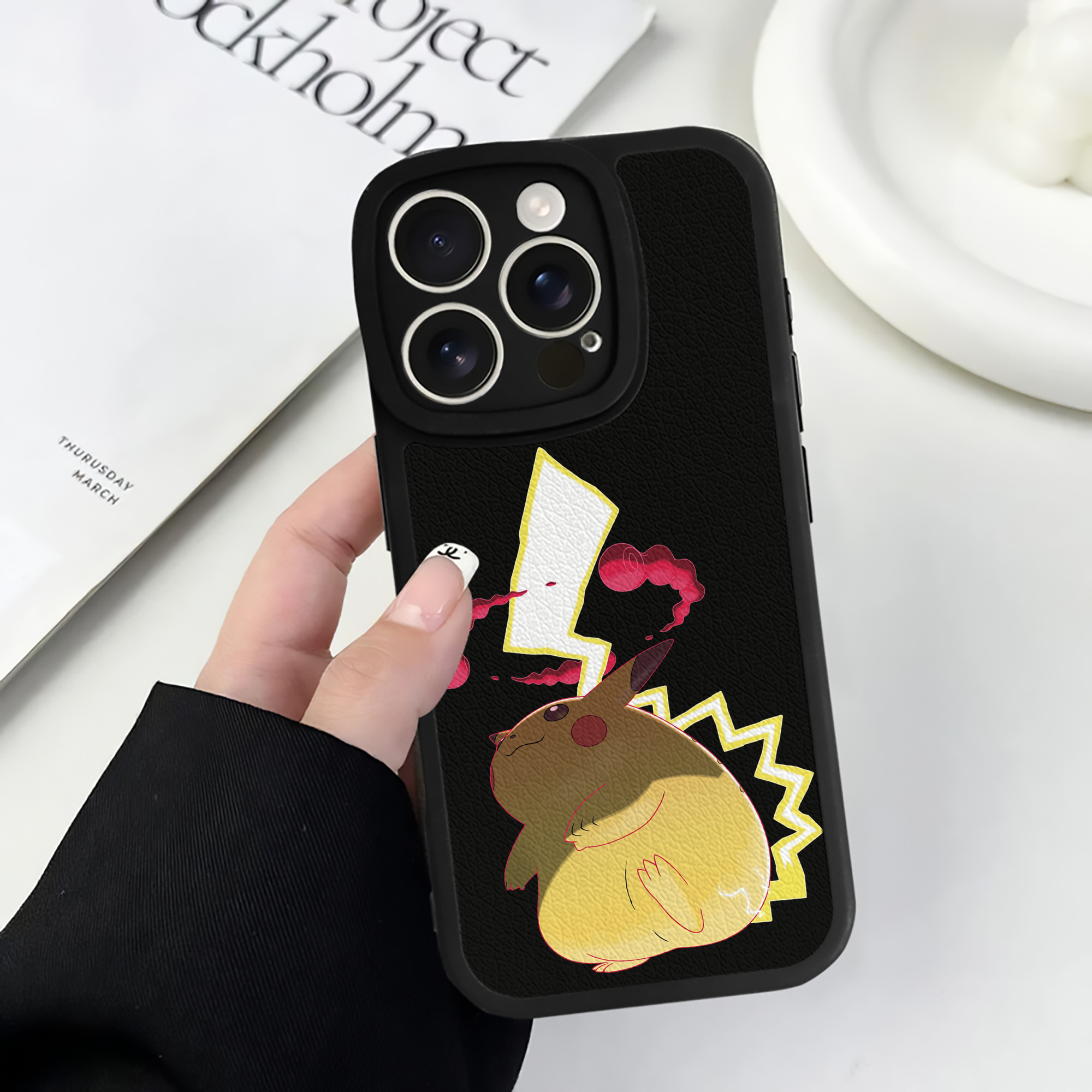 （画像用） ポケットモンスター Pokémon 【iPhone 16シリーズ対応】シリコンスマホケース（レザー調） 材質：シリコン
